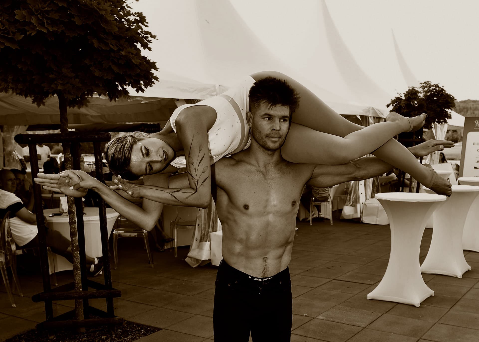 Golf event – Open-air. Acro Show, Kristina Holánková, profesionální vzdušná akrobacie, Praha.